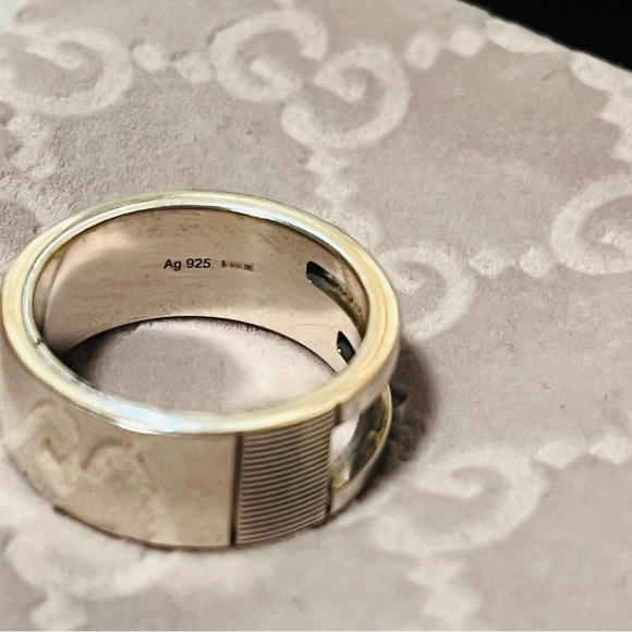 Gucci G Cut out Ring - Picture 7 of 10